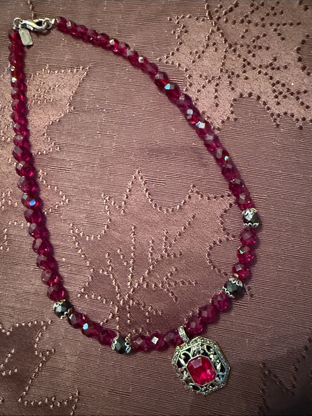 Vintage Red Glass Beaded Women's Pendant Necklace -